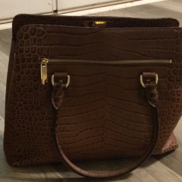 Michael Kors gator print leather bag, large. Excellent shape. Close button 45% - Picture 3 of 7